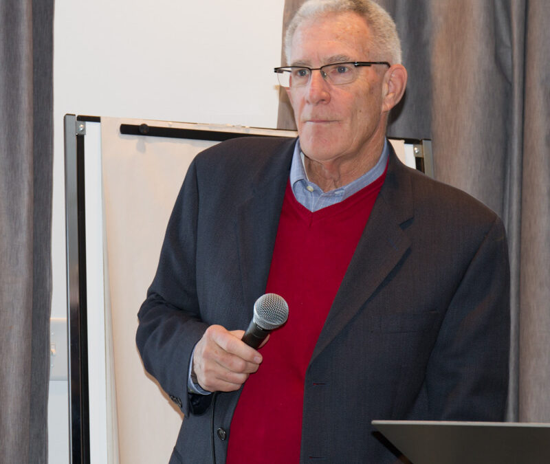 Prof. Tom Seyfried taking questions from the audience.