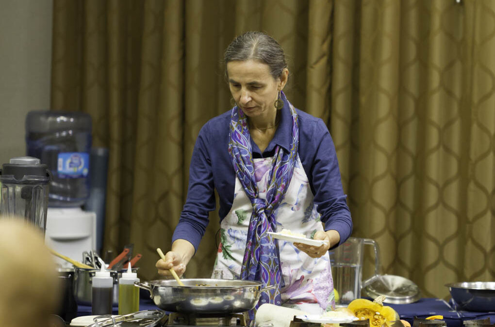 Bettina Zumdick preparing delicious healthy food suitable for cancer therapy and prevention.