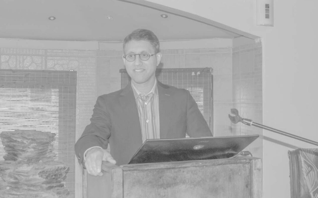 khan-presenting-bw